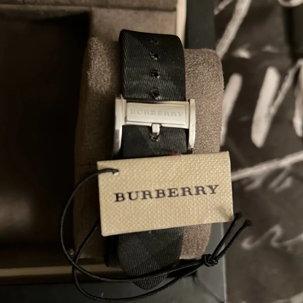 Burberry Black and Grey Watch Mens - Picture 5 of 6